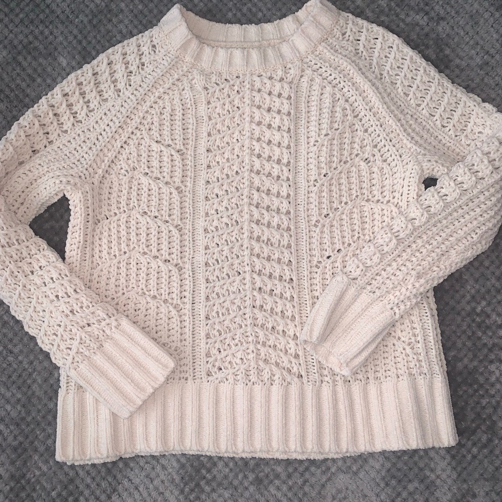 NWOT AMERICAN EAGLE CABLE KNIT SWEATER